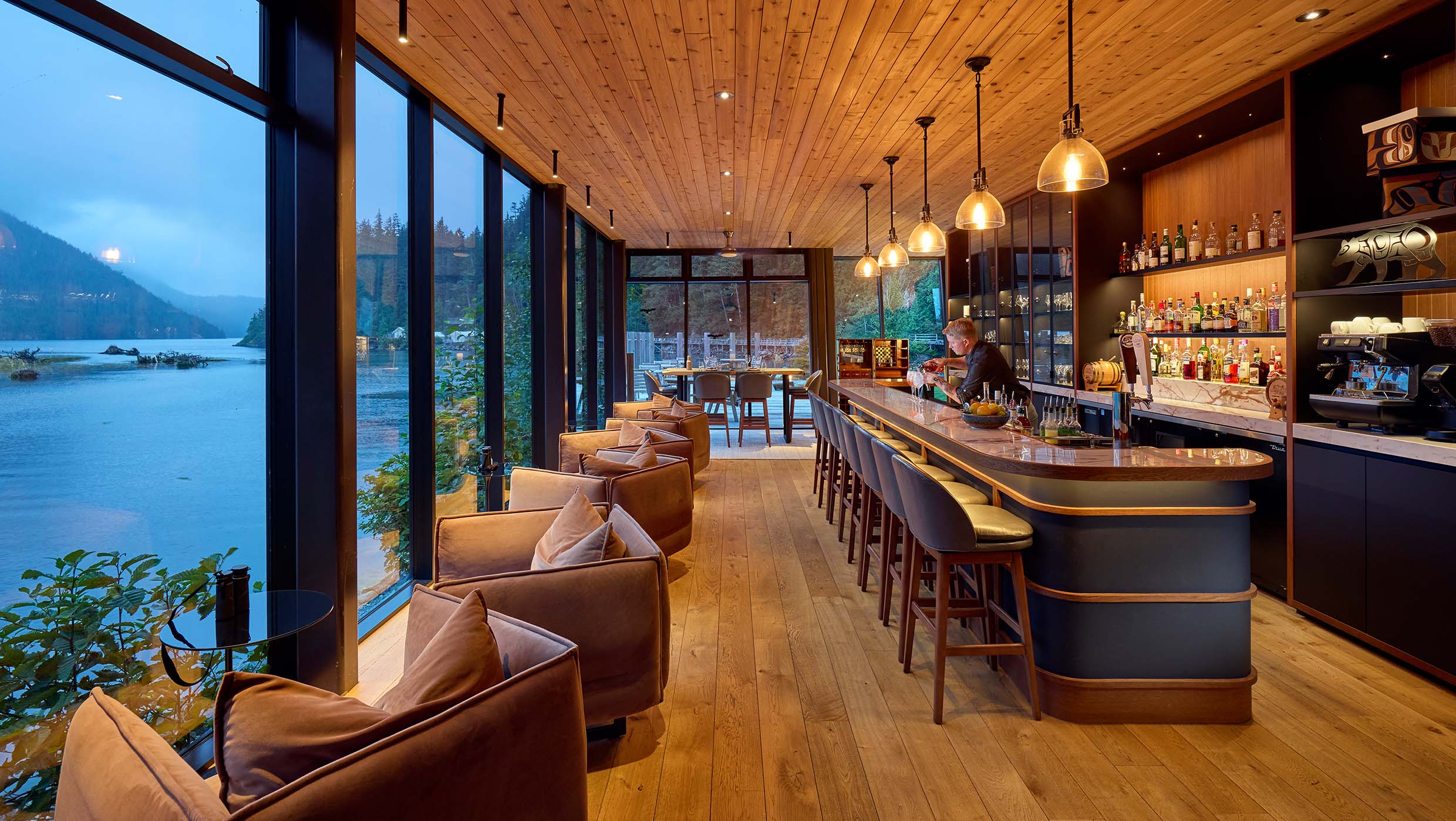 Bars, Views and fine dining - Glamping in Canada