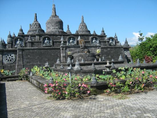 Brahmavihara-Arama - Bali's largest Buddhist monastry