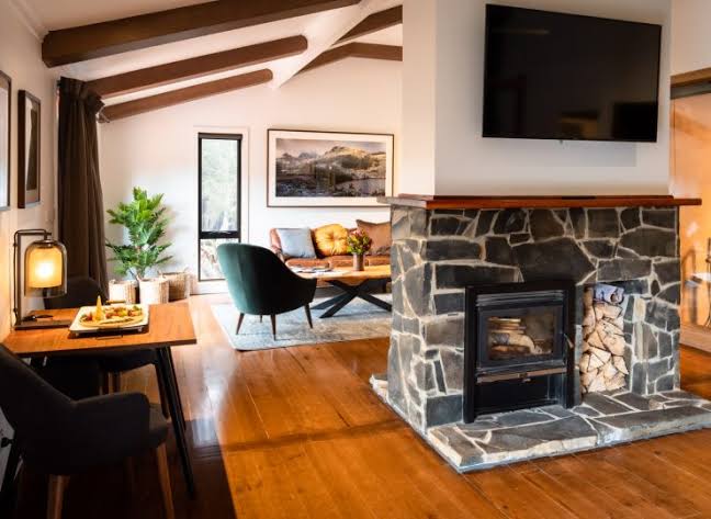 King Billy Suites - Fireplace