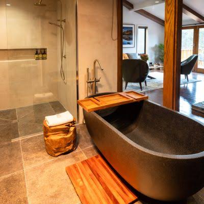 King Billy Suits Bathroom