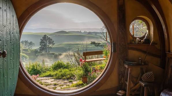 Great view for the Hobbits - very jealous Frodo!
