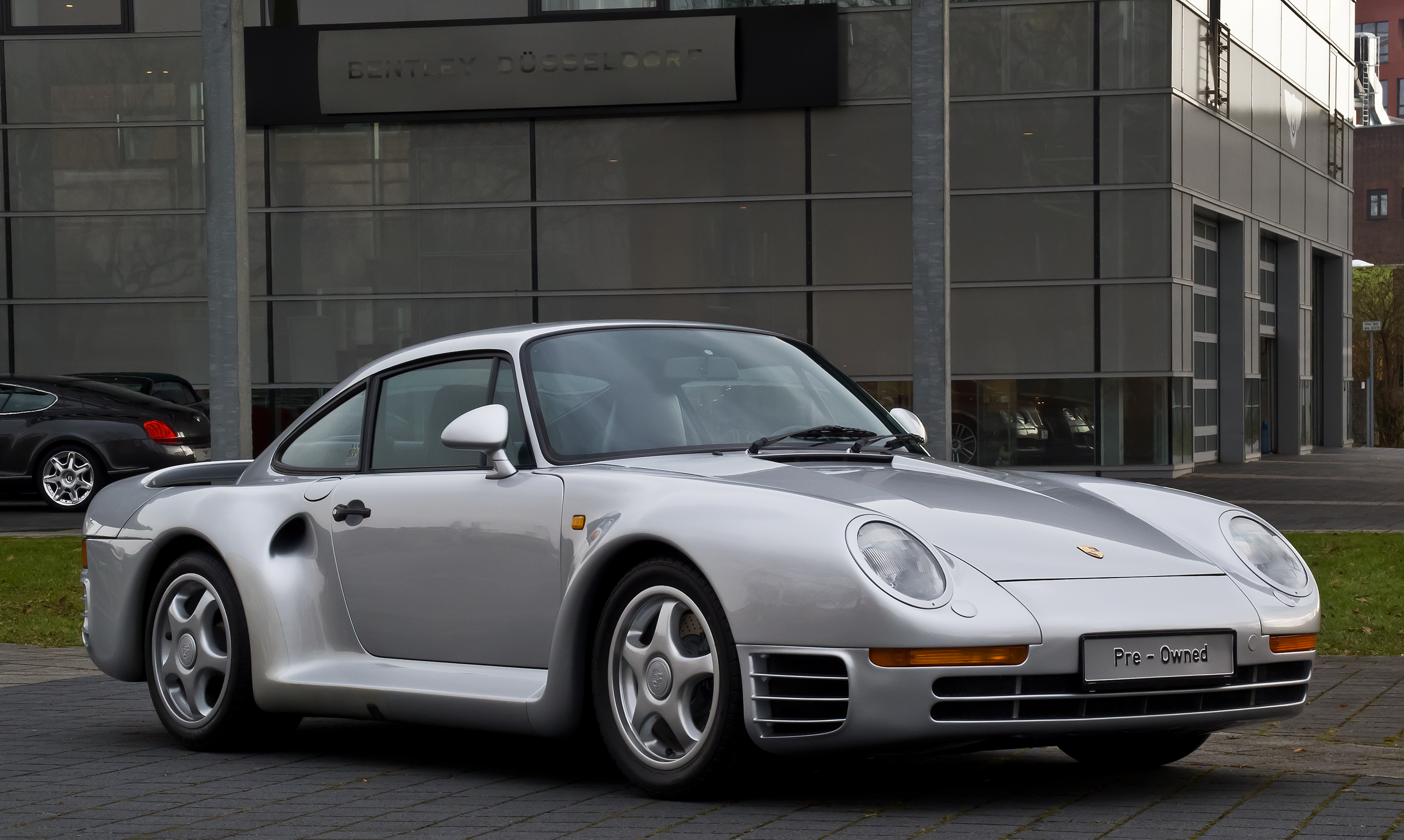 Porsche 959 in the 1980's - one of the earliest vehicles with built in system