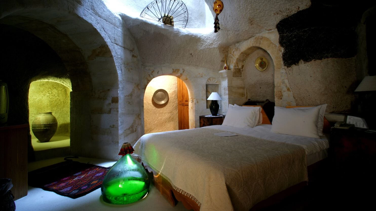 Tafana Cave Suite - bedroom