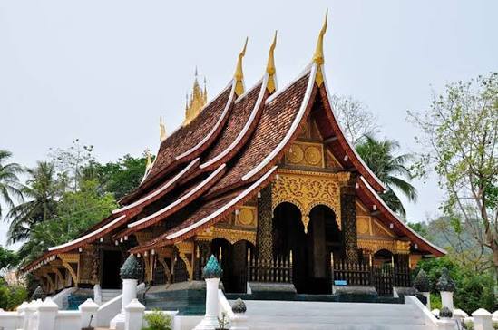 Visit Wat Xieng Thong