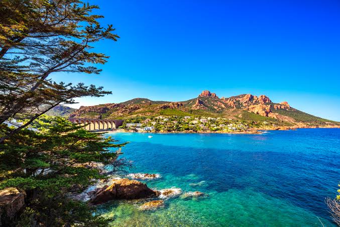 Estérel Massif, where dramatic red volcanic cliffs tumble towards impossibly blue water.