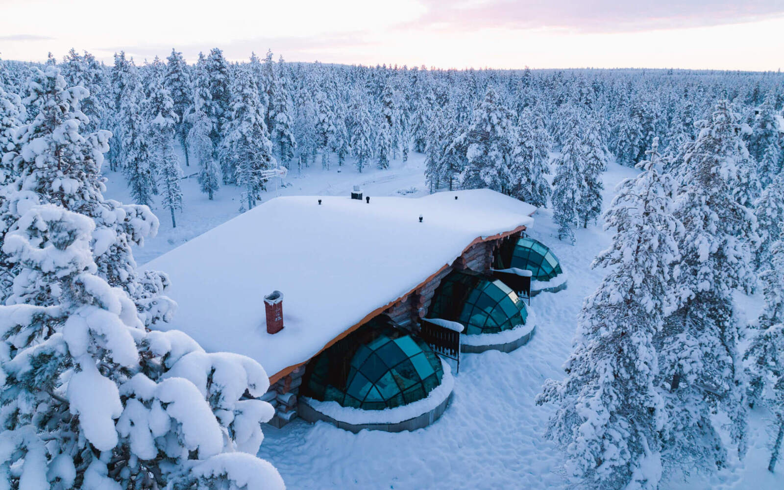 Kakslauttanen Arctic Resort, Keto-Glass Igloos, traditional log cabins with glass roofed bedrooms