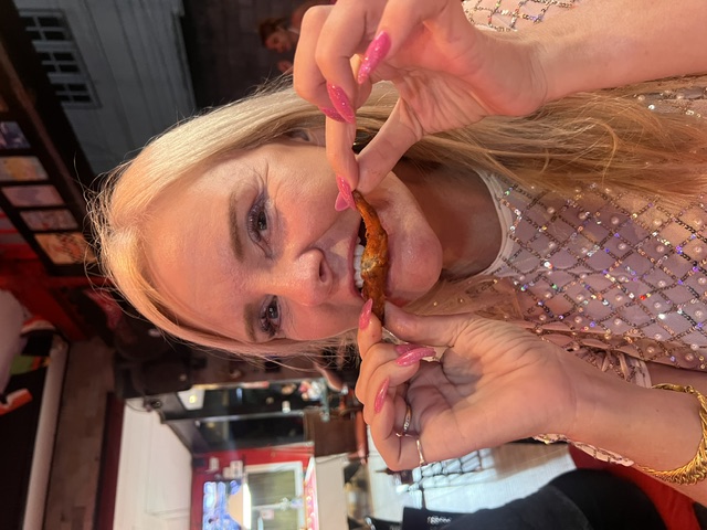 Deb loves the food carts that roam the streets - never misses out on her chicken feet (I couldnt do it!)