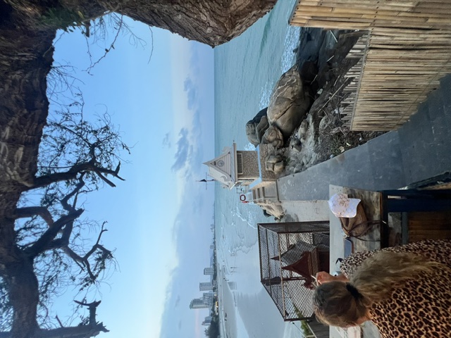 Khao Takiab - Monkey Mountain - Temple, Monkeys & Restaurants
