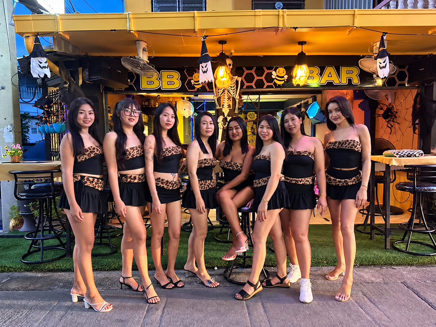 Hua Hin, Soi 80, Fon's team headed by Melon (in the middle) from BB Bar
